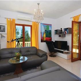 2 Bedroom Apartment near Ivan Dolac, Hvar Island,Sleeps 4